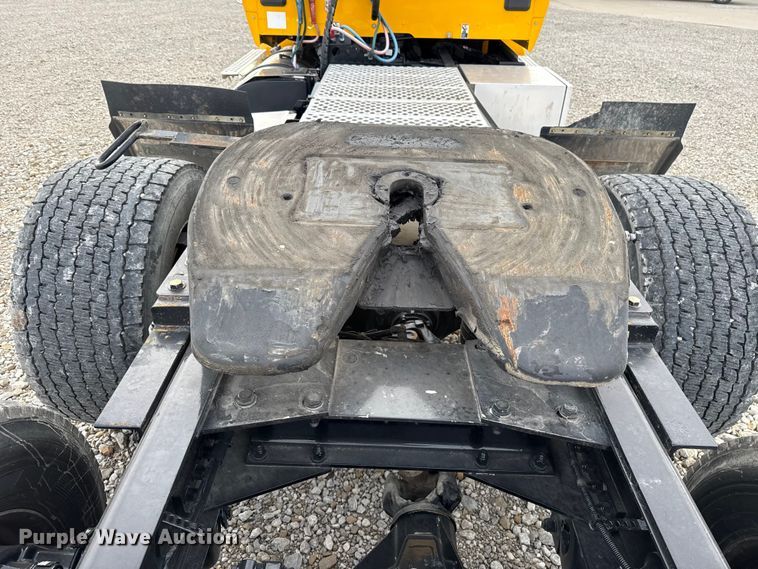 image for item ES5508 2020 Kenworth T680 semi truck