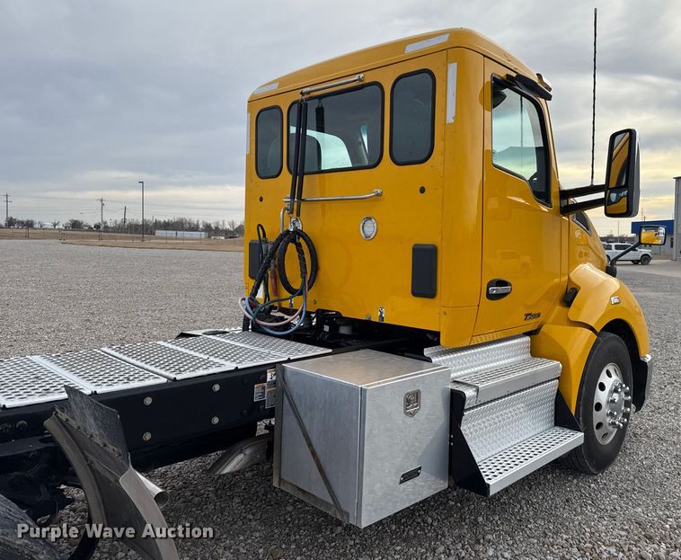 image for item ES5508 2020 Kenworth T680 semi truck