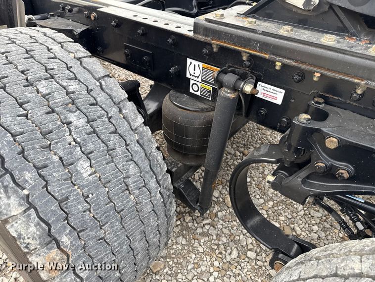 image for item ES5508 2020 Kenworth T680 semi truck