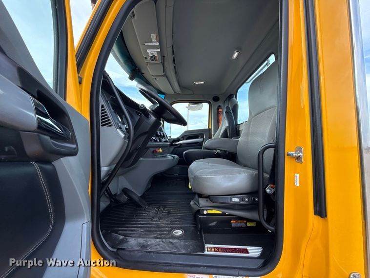 image for item ES5508 2020 Kenworth T680 semi truck