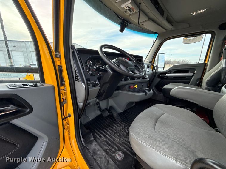 image for item ES5508 2020 Kenworth T680 semi truck