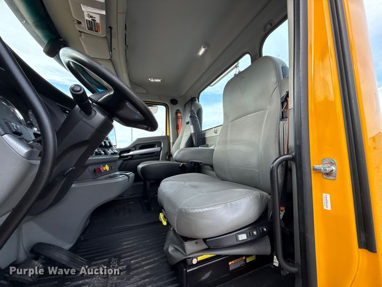 image for item ES5508 2020 Kenworth T680 semi truck