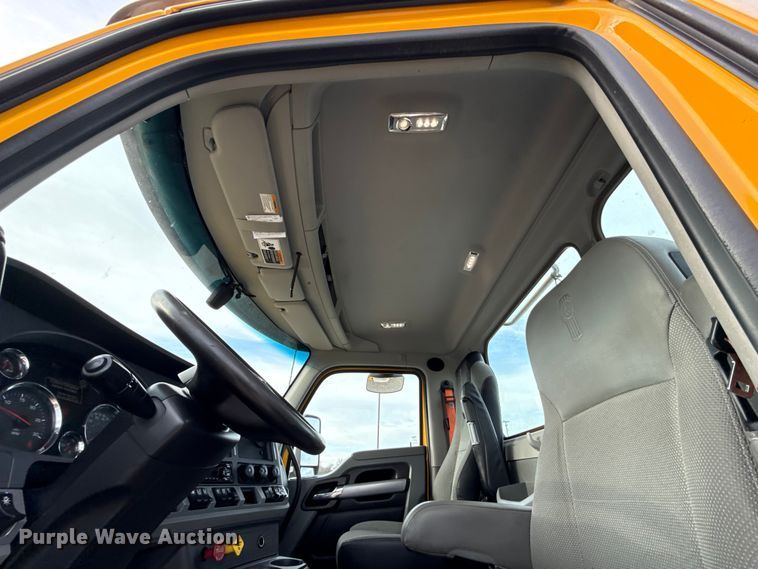 image for item ES5508 2020 Kenworth T680 semi truck