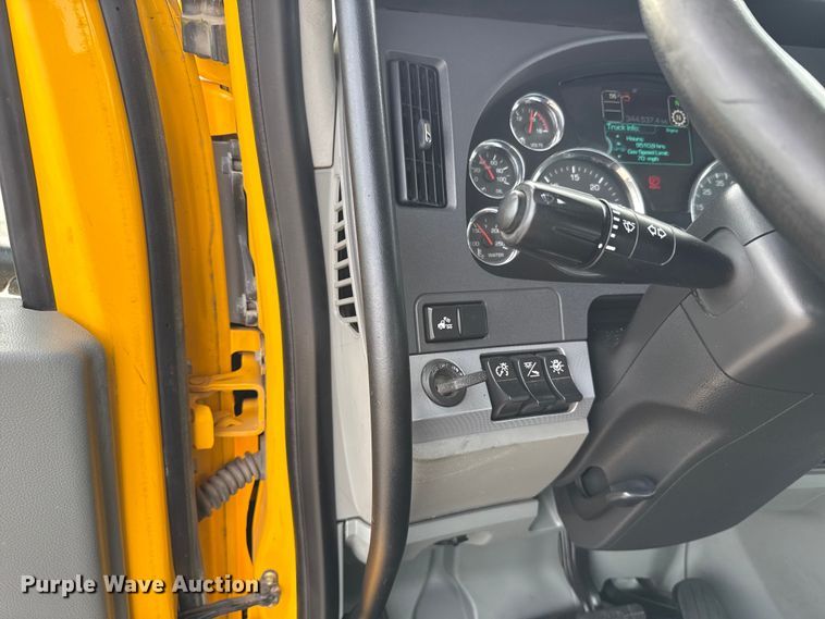 image for item ES5508 2020 Kenworth T680 semi truck