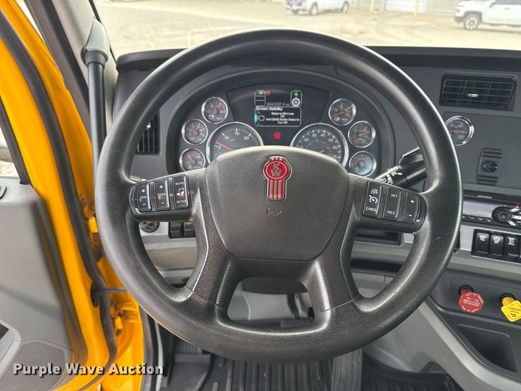 image for item ES5508 2020 Kenworth T680 semi truck