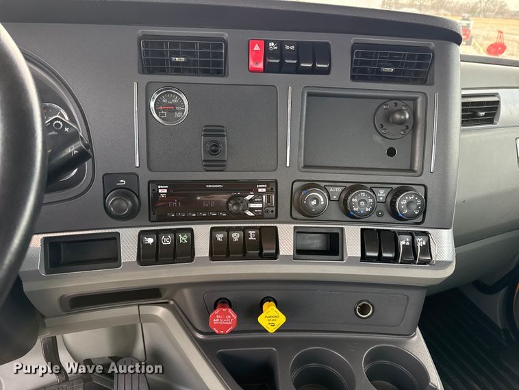 image for item ES5508 2020 Kenworth T680 semi truck