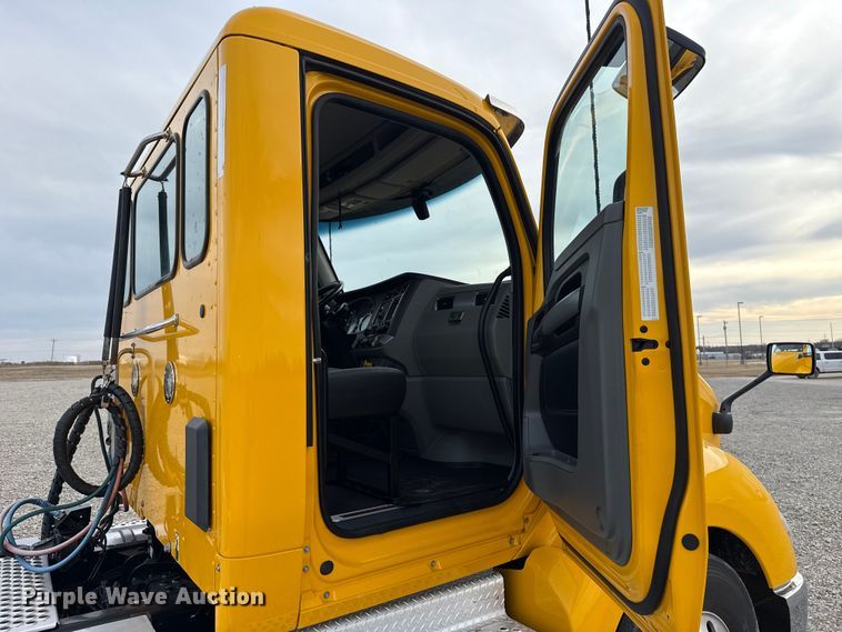 image for item ES5508 2020 Kenworth T680 semi truck