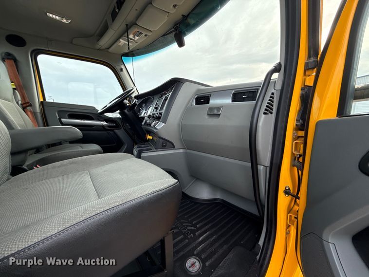 image for item ES5508 2020 Kenworth T680 semi truck