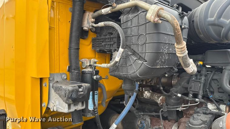 image for item ES5508 2020 Kenworth T680 semi truck