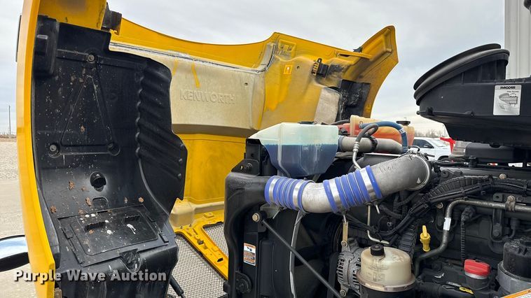image for item ES5508 2020 Kenworth T680 semi truck