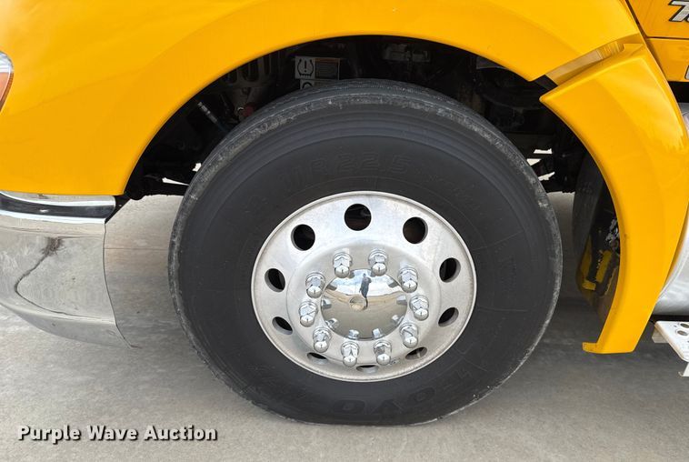 image for item ES5508 2020 Kenworth T680 semi truck