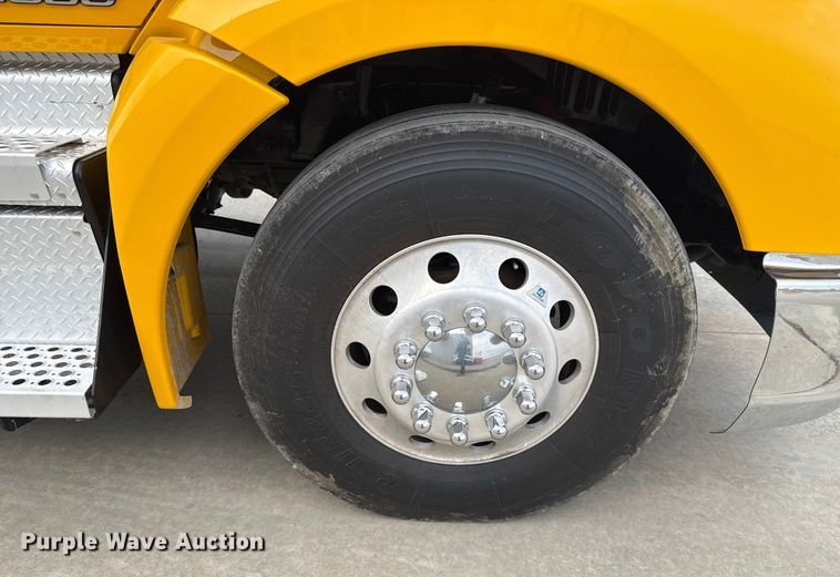 image for item ES5508 2020 Kenworth T680 semi truck