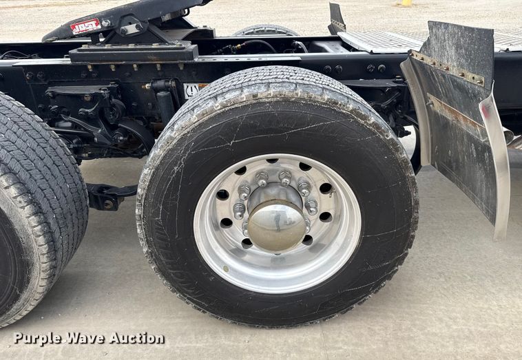 image for item ES5508 2020 Kenworth T680 semi truck