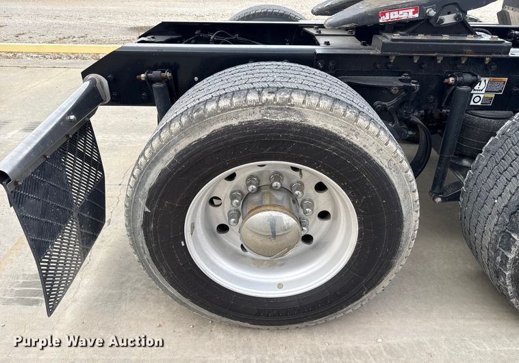 image for item ES5508 2020 Kenworth T680 semi truck