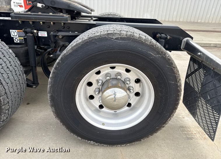 image for item ES5508 2020 Kenworth T680 semi truck