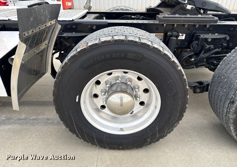 image for item ES5508 2020 Kenworth T680 semi truck