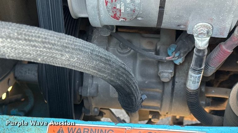 image for item ET4122 2013 Volvo VNL semi truck