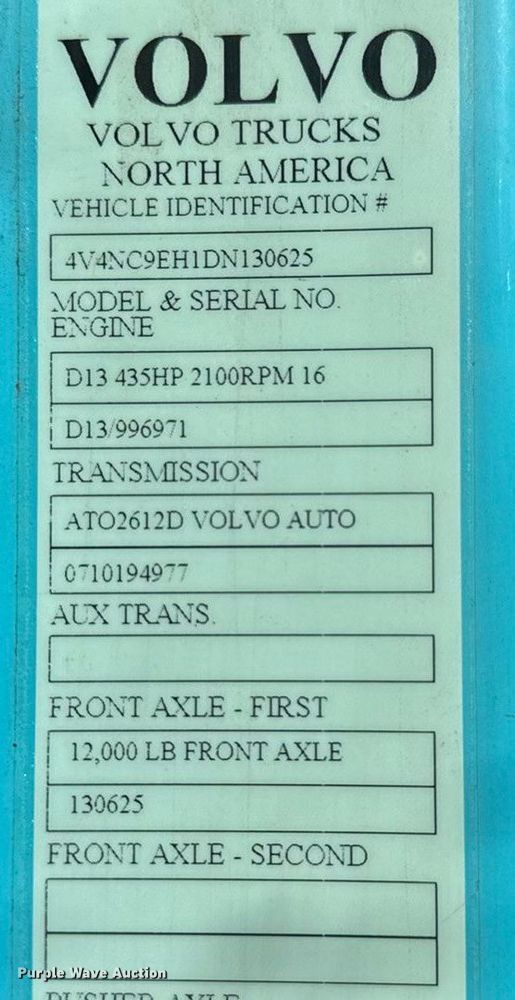 image for item ET4122 2013 Volvo VNL semi truck