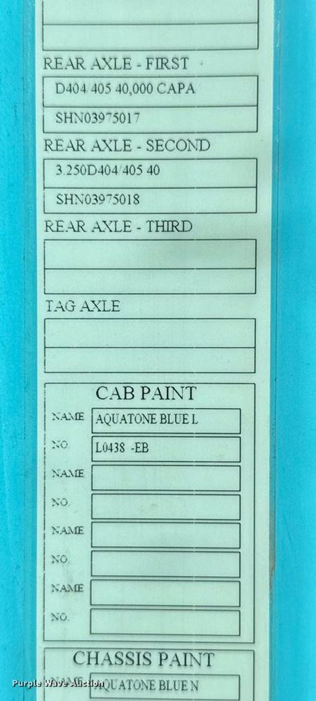 image for item ET4122 2013 Volvo VNL semi truck