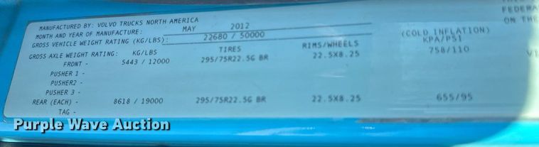 image for item ET4122 2013 Volvo VNL semi truck