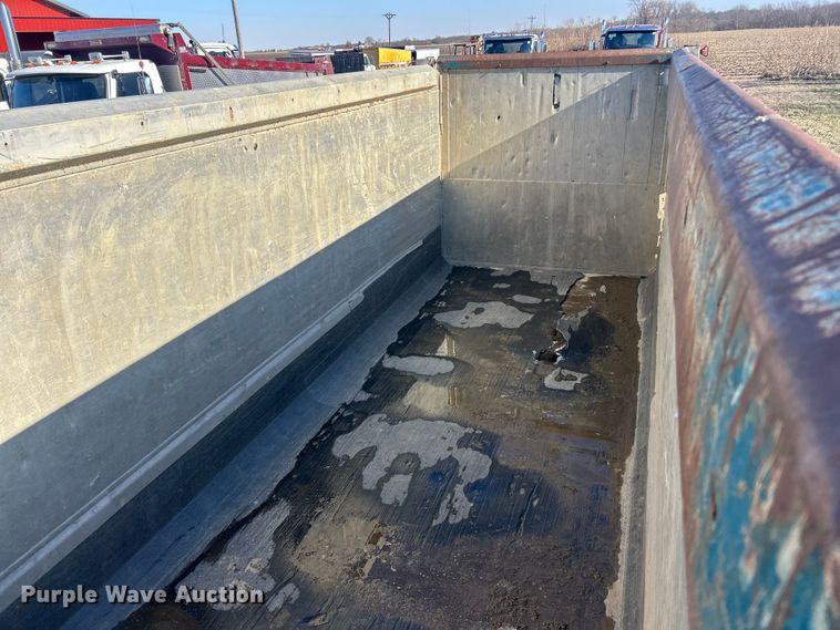 image for item ET6792 J&J dump bed