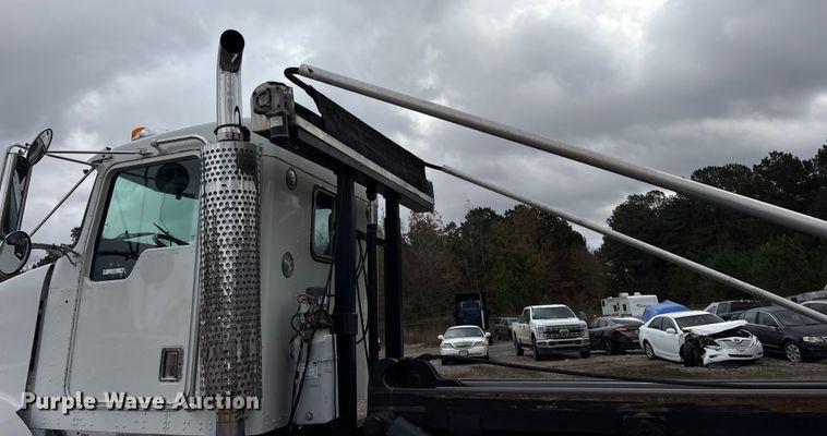 image for item ET7462 2001 Kenworth T800 roll-off container truck