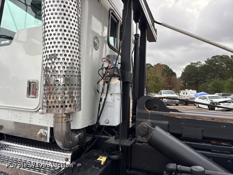 image for item ET7462 2001 Kenworth T800 roll-off container truck