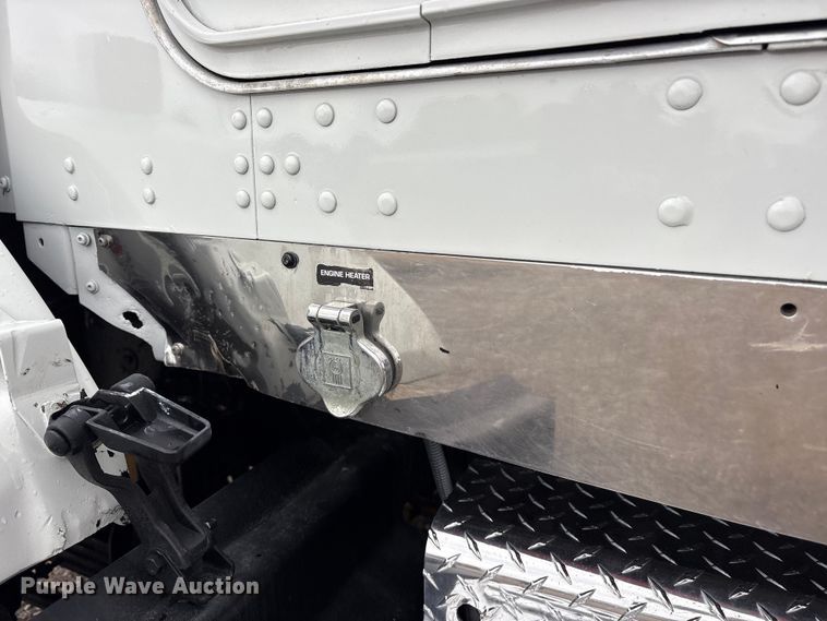 image for item ET7462 2001 Kenworth T800 roll-off container truck