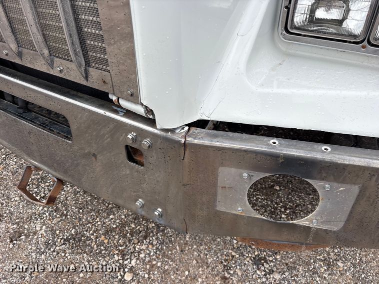 image for item ET7462 2001 Kenworth T800 roll-off container truck