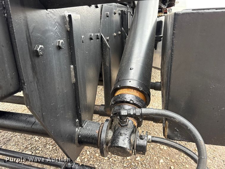 image for item ET7462 2001 Kenworth T800 roll-off container truck