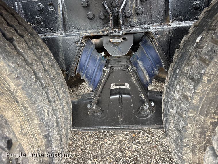 image for item ET7462 2001 Kenworth T800 roll-off container truck