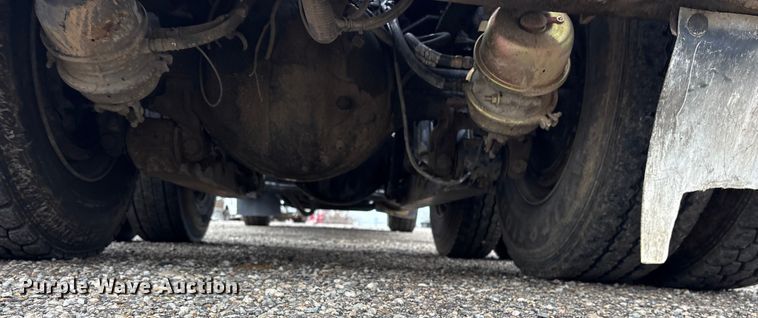 image for item ET7462 2001 Kenworth T800 roll-off container truck