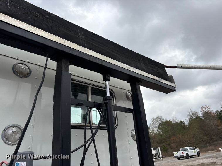 image for item ET7462 2001 Kenworth T800 roll-off container truck