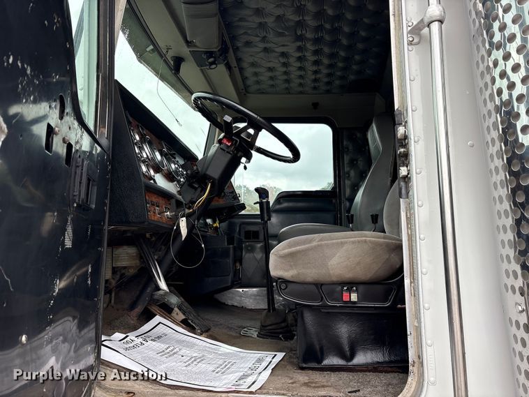 image for item ET7462 2001 Kenworth T800 roll-off container truck