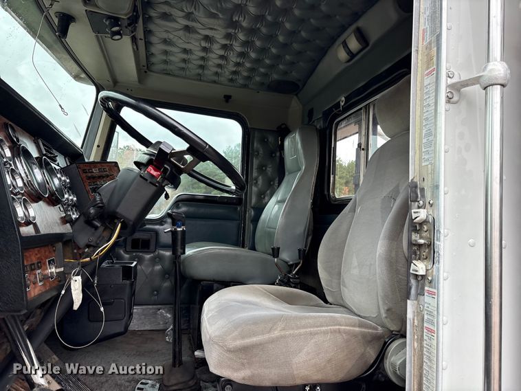 image for item ET7462 2001 Kenworth T800 roll-off container truck