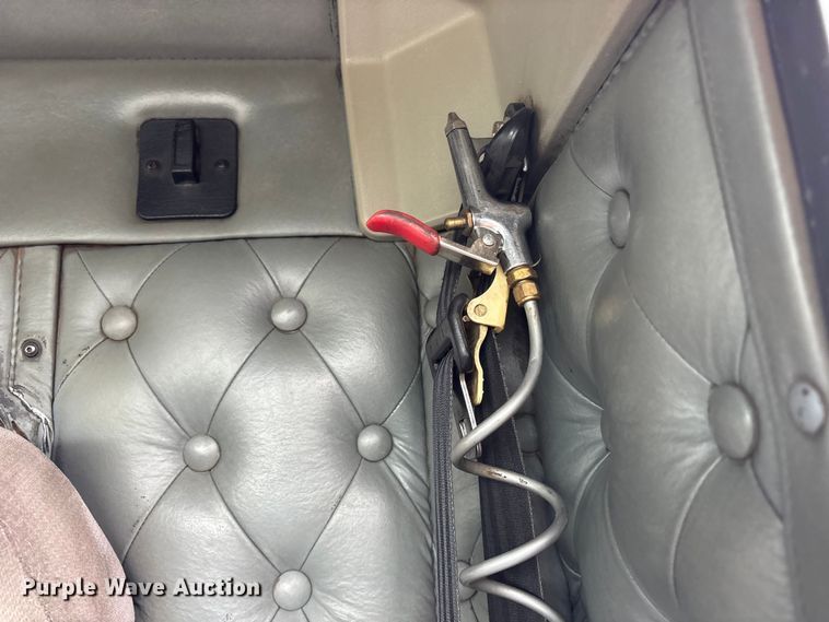 image for item ET7462 2001 Kenworth T800 roll-off container truck