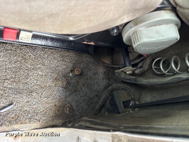 image for item ET7462 2001 Kenworth T800 roll-off container truck