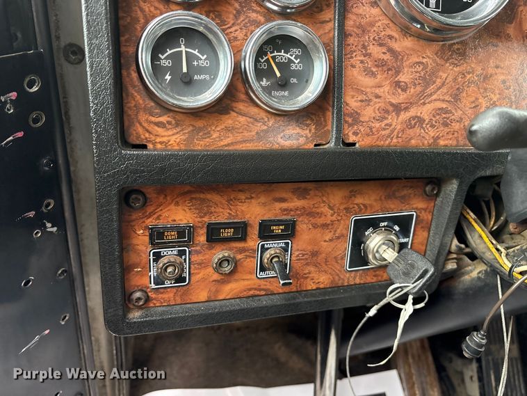 image for item ET7462 2001 Kenworth T800 roll-off container truck