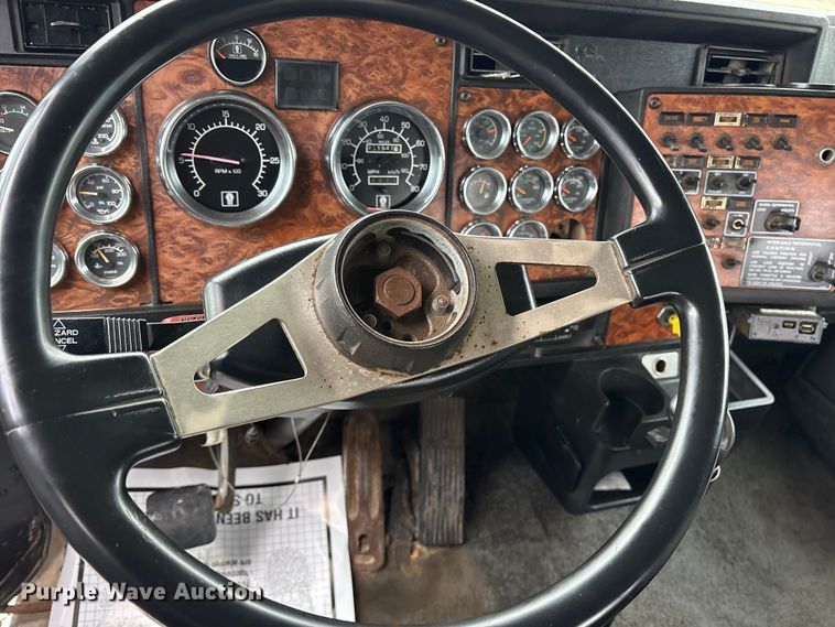 image for item ET7462 2001 Kenworth T800 roll-off container truck