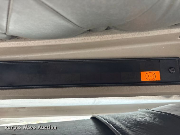 image for item ET7462 2001 Kenworth T800 roll-off container truck