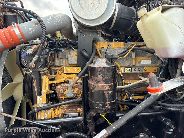 image for item ET7462 2001 Kenworth T800 roll-off container truck