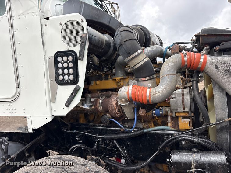 image for item ET7462 2001 Kenworth T800 roll-off container truck