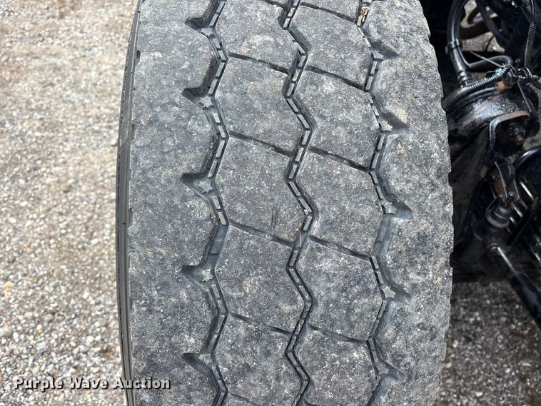 image for item ET7462 2001 Kenworth T800 roll-off container truck