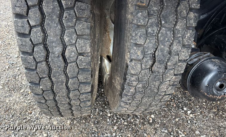 image for item ET7462 2001 Kenworth T800 roll-off container truck