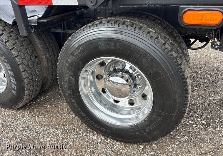 image for item ET7462 2001 Kenworth T800 roll-off container truck