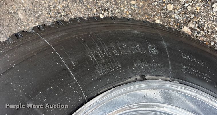 image for item ET7462 2001 Kenworth T800 roll-off container truck