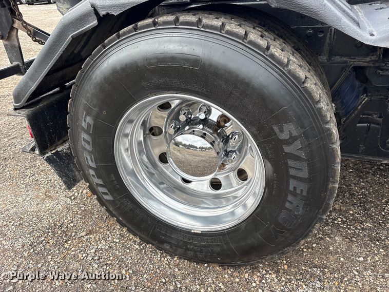 image for item ET7462 2001 Kenworth T800 roll-off container truck