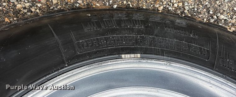 image for item ET7462 2001 Kenworth T800 roll-off container truck