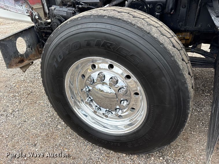 image for item ET7462 2001 Kenworth T800 roll-off container truck