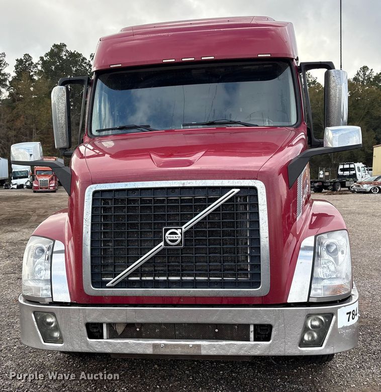 image for item ET7463 2014 Volvo VNL semi truck